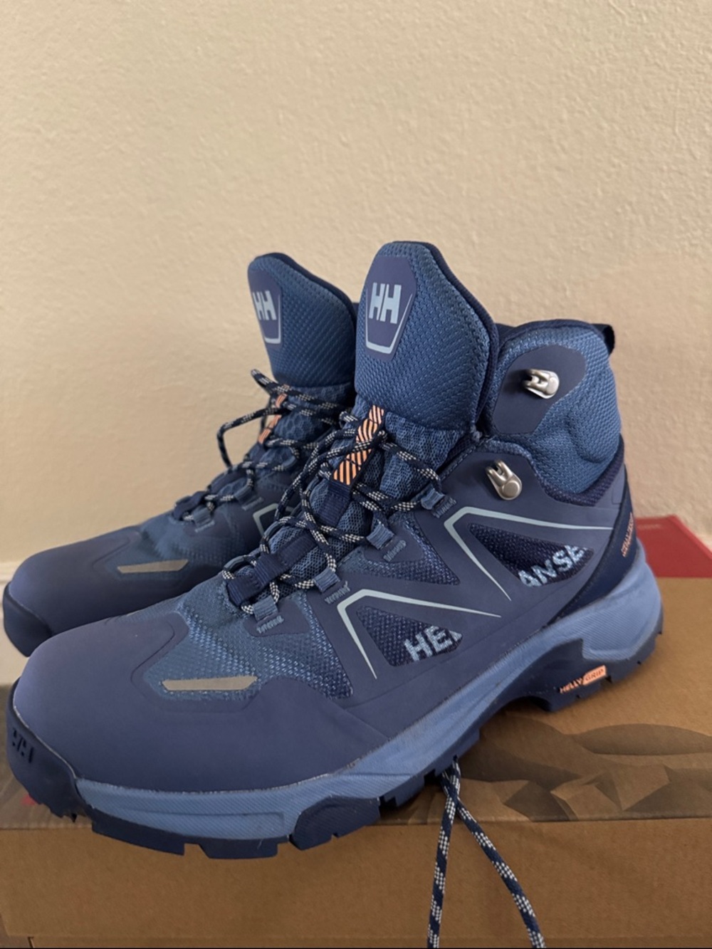 Helly Hansen Cascade Mid HT Waterproof Hiking Boots Women’s 10
